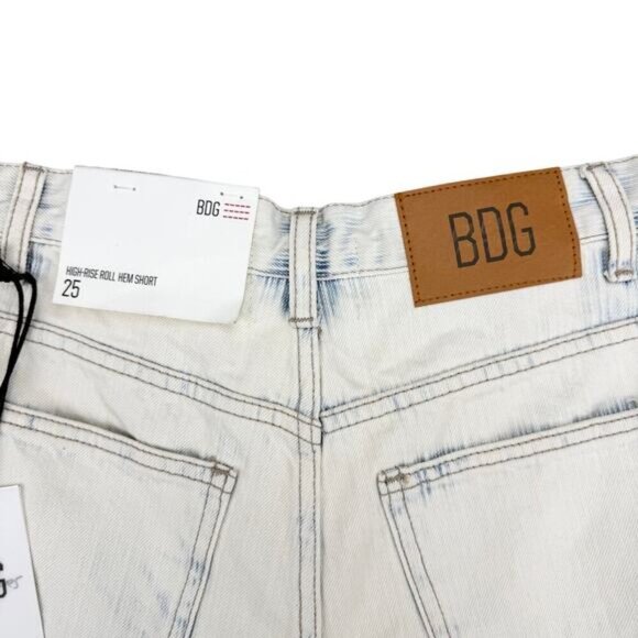 NWT BDG UO Carrie High-Rise Roll Hem Denim Short Sz 25 Ivory Combo - Picture 8 of 8